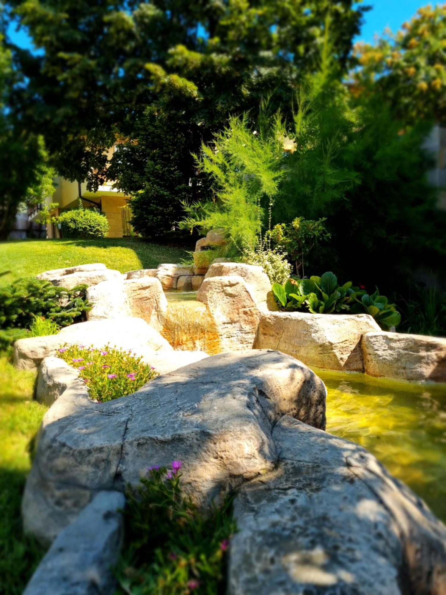 Апартамент Ния, Райска Градина / Garden Of Eden สวิติ วลัส ภายนอก รูปภาพ